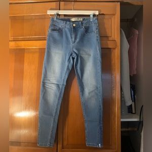 ❗️FREE w/ any $10 purchase ❗️Light Wash Skinny Jeans